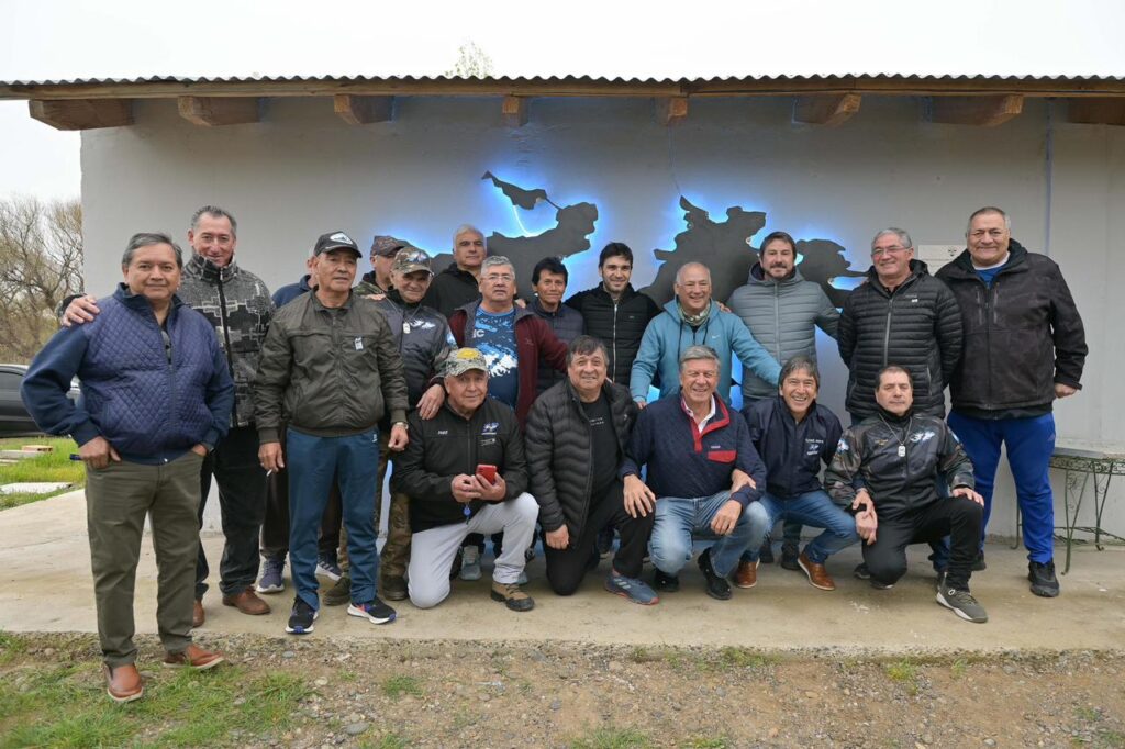 Torres con Veteranos de Malvinas en Trelew