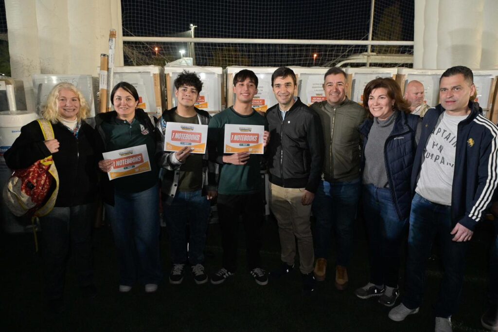 Fiesta del Pingüino: Torres destacó “el ejemplo de superación de los jóvenes de Chubut”