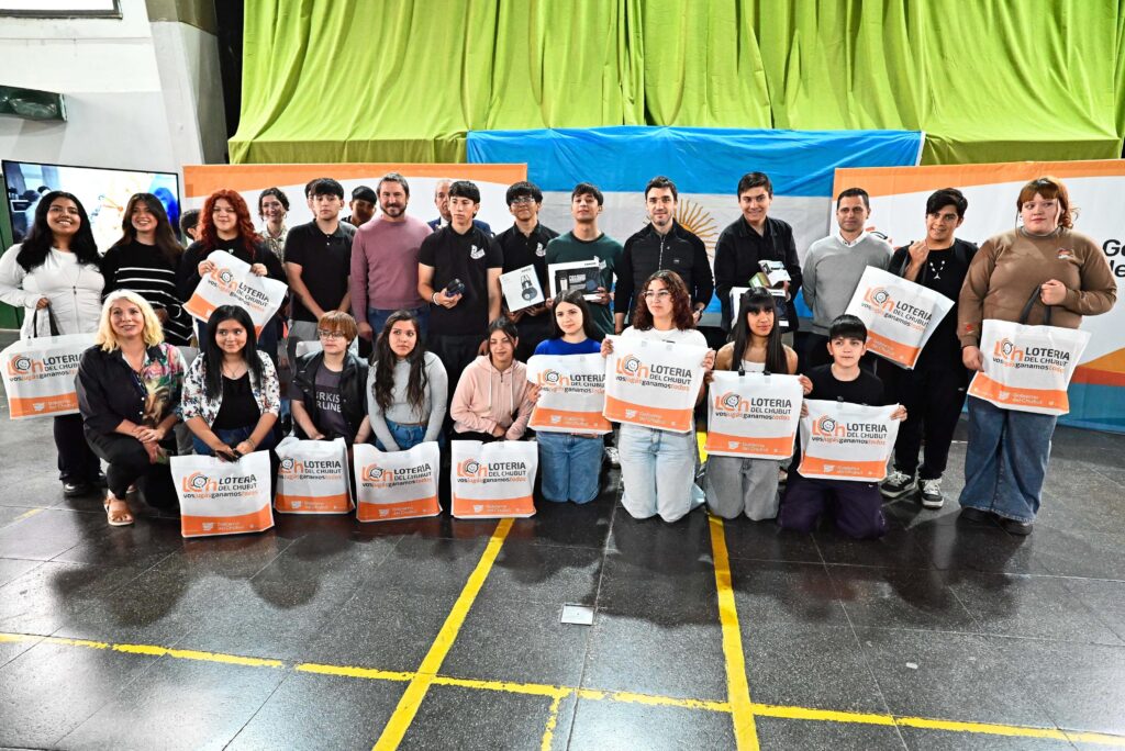 Prevención sobre apuestas: Premiaron a alumnos ganadores del concurso de IAS
