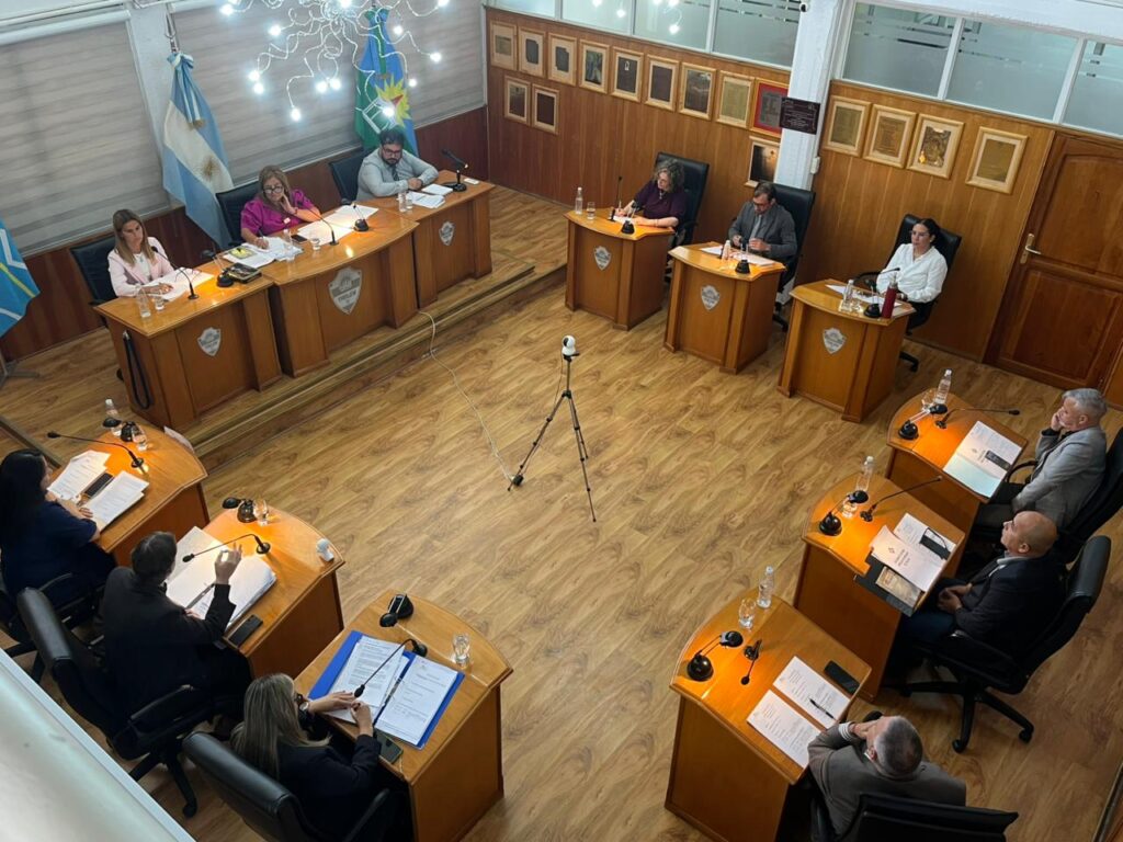 Obras, servicios públicos y matriz productiva, entre los temas abordados en la Sesión N° 950