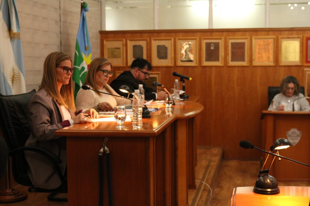 Urbanización y reconocimientos a Darío James y al legado de José de San Martín en la Sesión Ordinaria N° 960